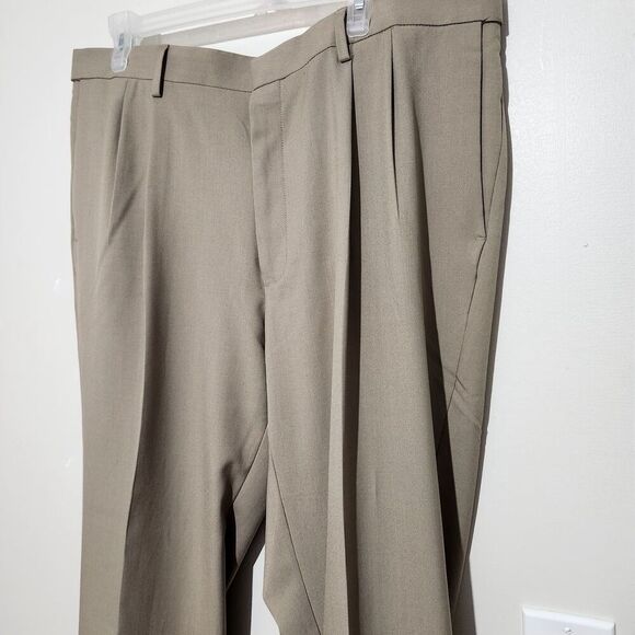 Haggar Dress Pants Mens Size 40x29 Pleated Khaki Color Expandable Waist Band - Picture 5 of 12
